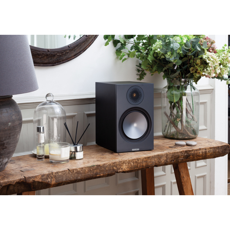 ma_bronze_50_black_woodtable