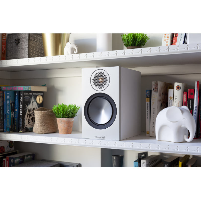 ma_bronze_50_white_shelfclose