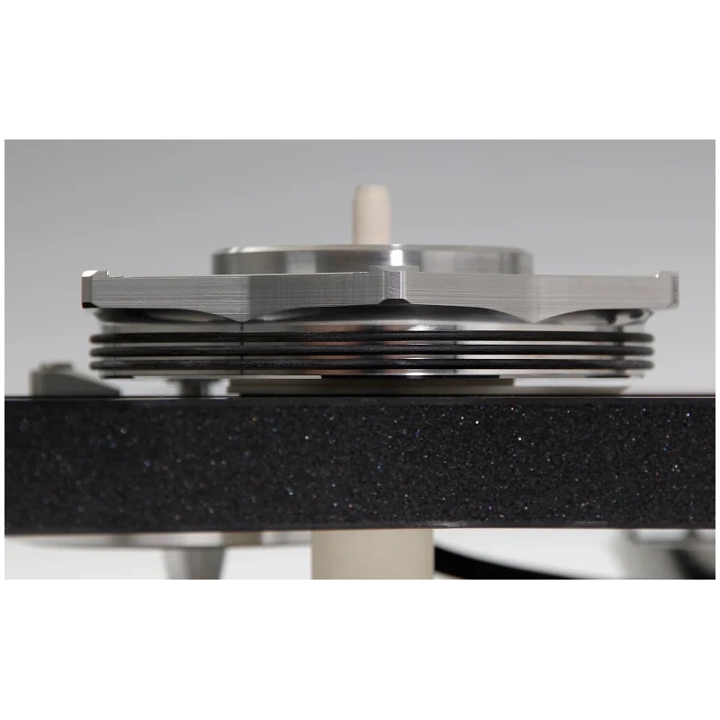 De Radiobeurs Louter - Rega Naia carbon fiber