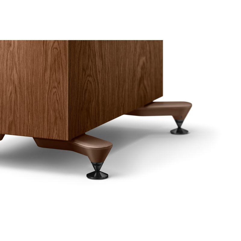 r7_meta_walnut_on_perspective_front_detail_shot_on_plinth__spike