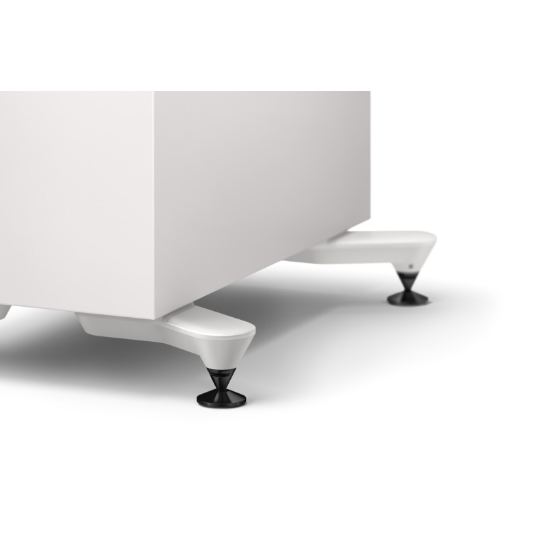 r7_meta_white_gloss_on_perspective_front_detail_shot_on_plinth__spike