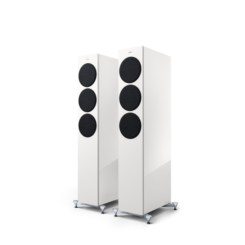 reference_3_meta_perspective_front_in_pair_grille_on_high_gloss_white_champagne